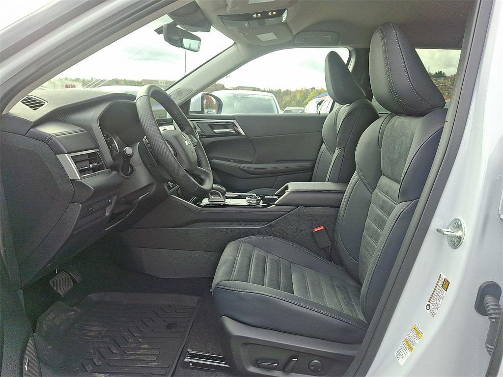new 2025 Mitsubishi Outlander car, priced at $33,645