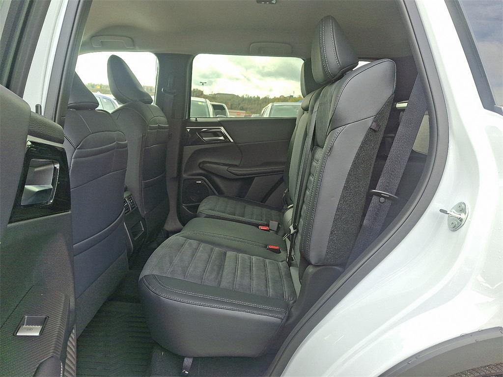 new 2025 Mitsubishi Outlander car, priced at $33,645