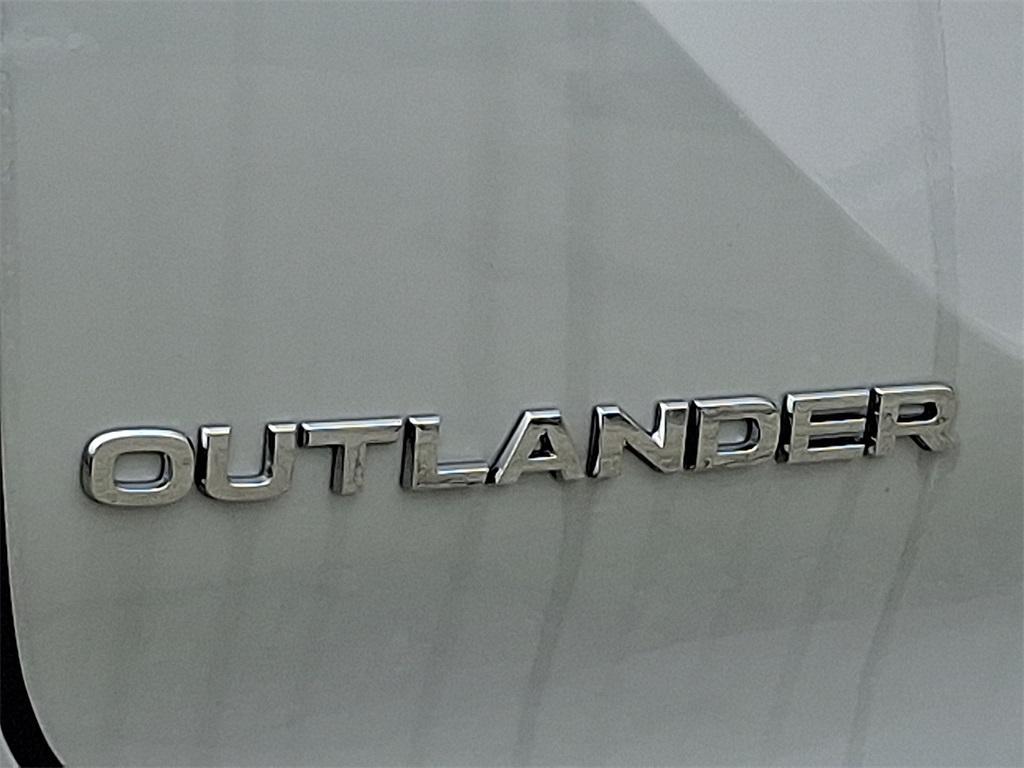 new 2025 Mitsubishi Outlander car, priced at $36,860