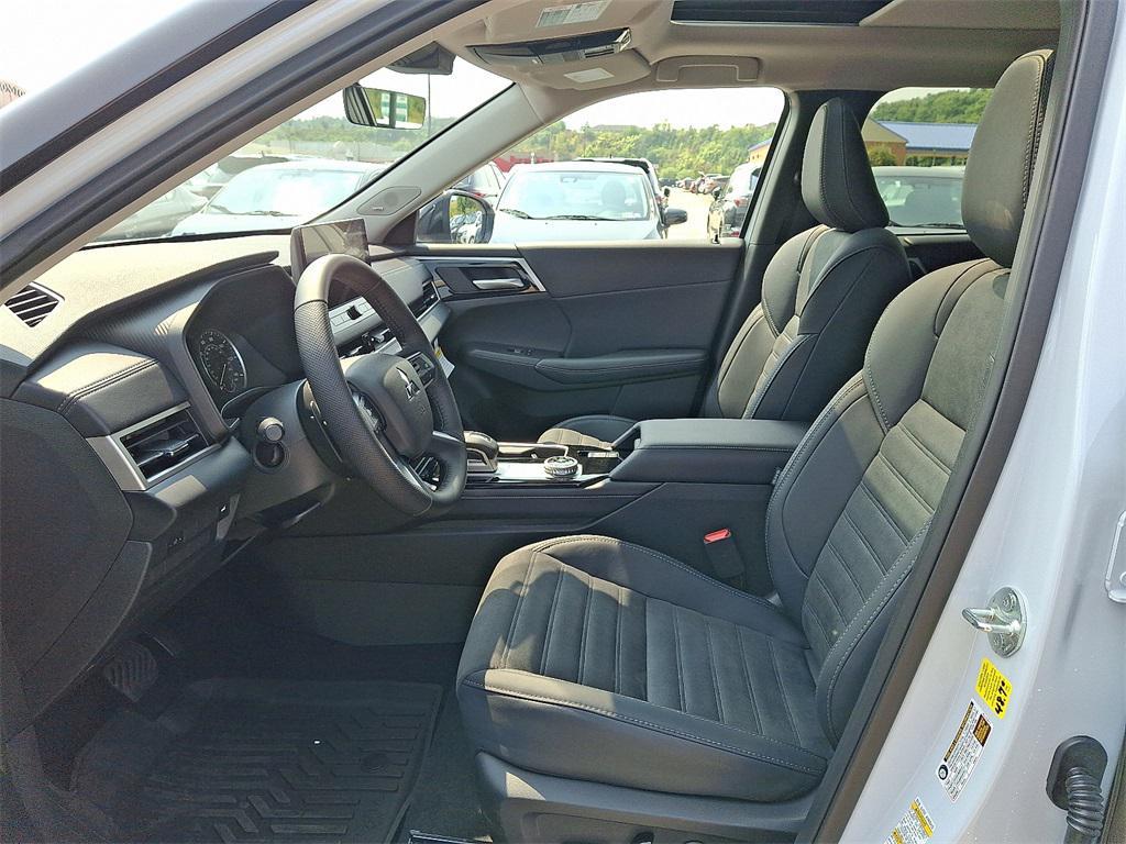 new 2025 Mitsubishi Outlander car, priced at $37,855