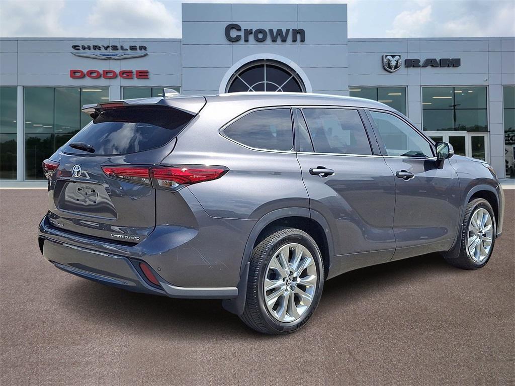 used 2021 Toyota Highlander car, priced at $28,360