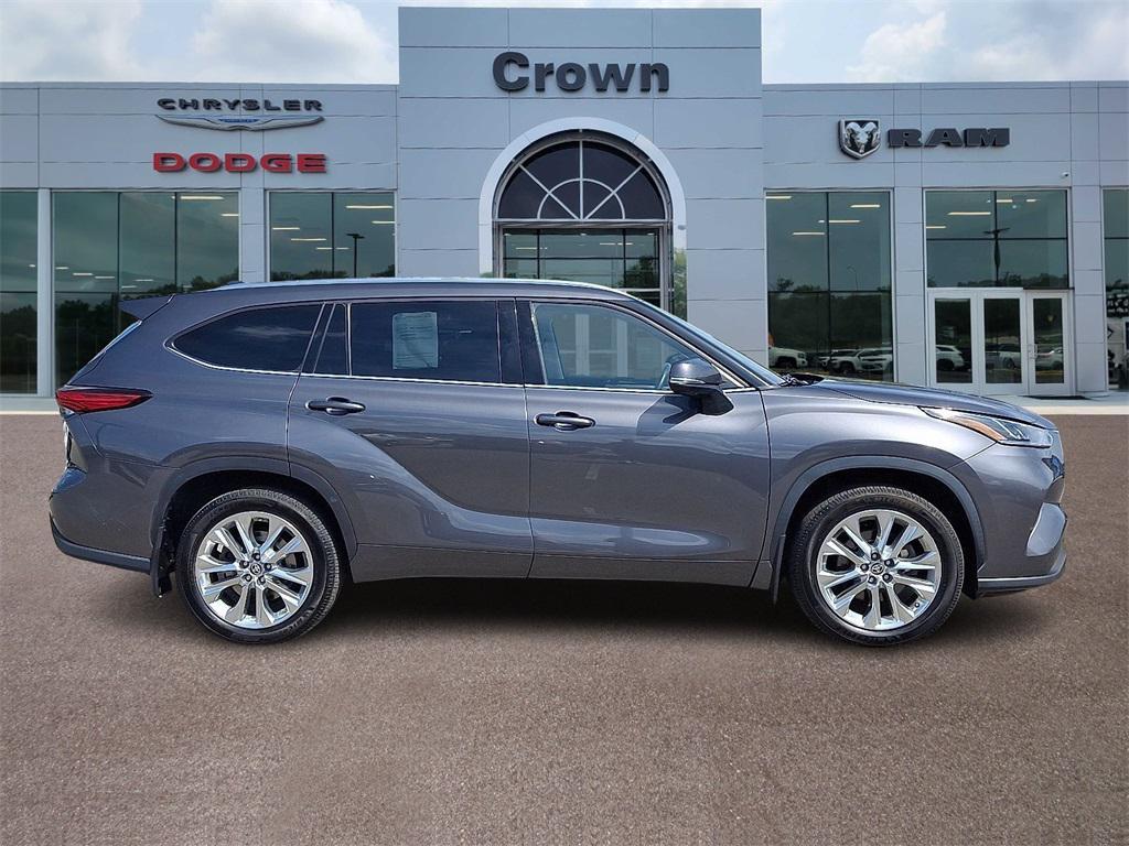 used 2021 Toyota Highlander car, priced at $28,360