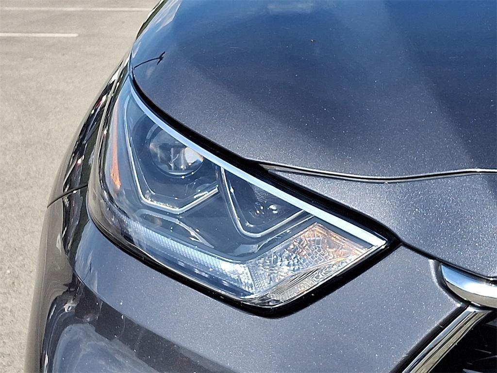 used 2021 Toyota Highlander car, priced at $28,360