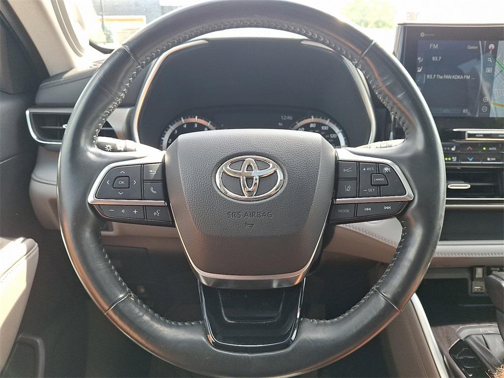 used 2021 Toyota Highlander car, priced at $28,360
