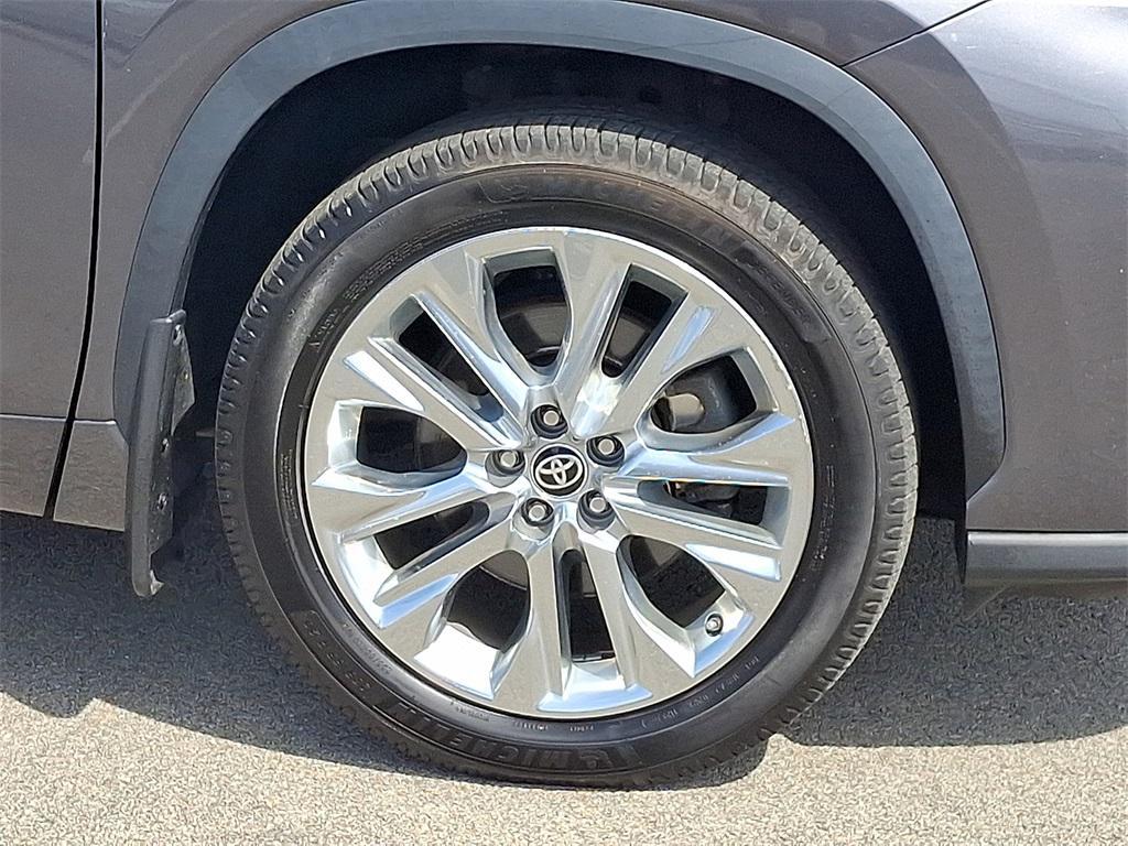 used 2021 Toyota Highlander car, priced at $28,360