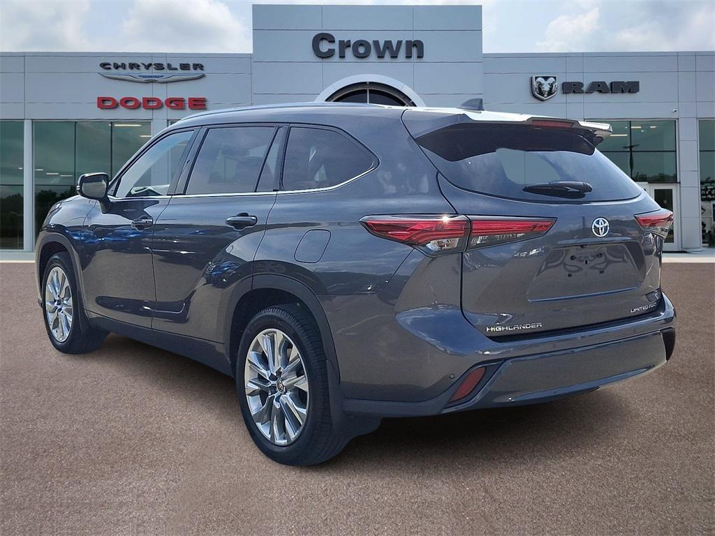 used 2021 Toyota Highlander car, priced at $28,360