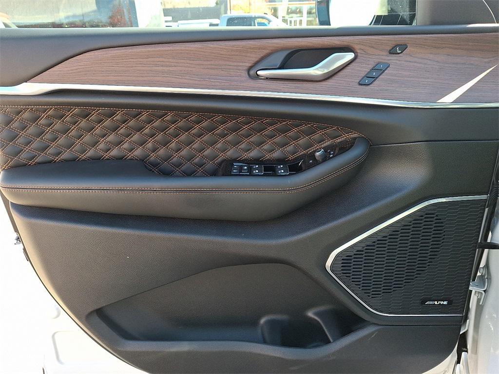 used 2024 Jeep Grand Cherokee car, priced at $47,349