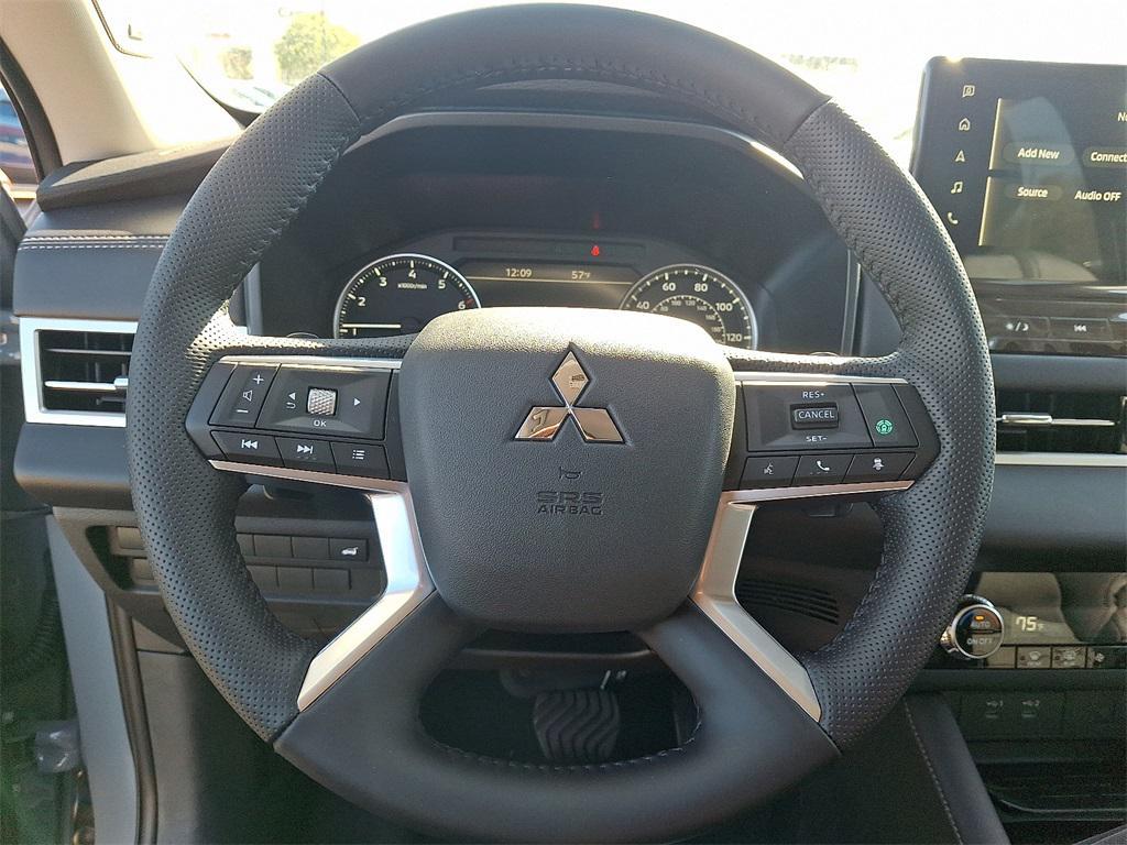 new 2025 Mitsubishi Outlander car, priced at $39,115