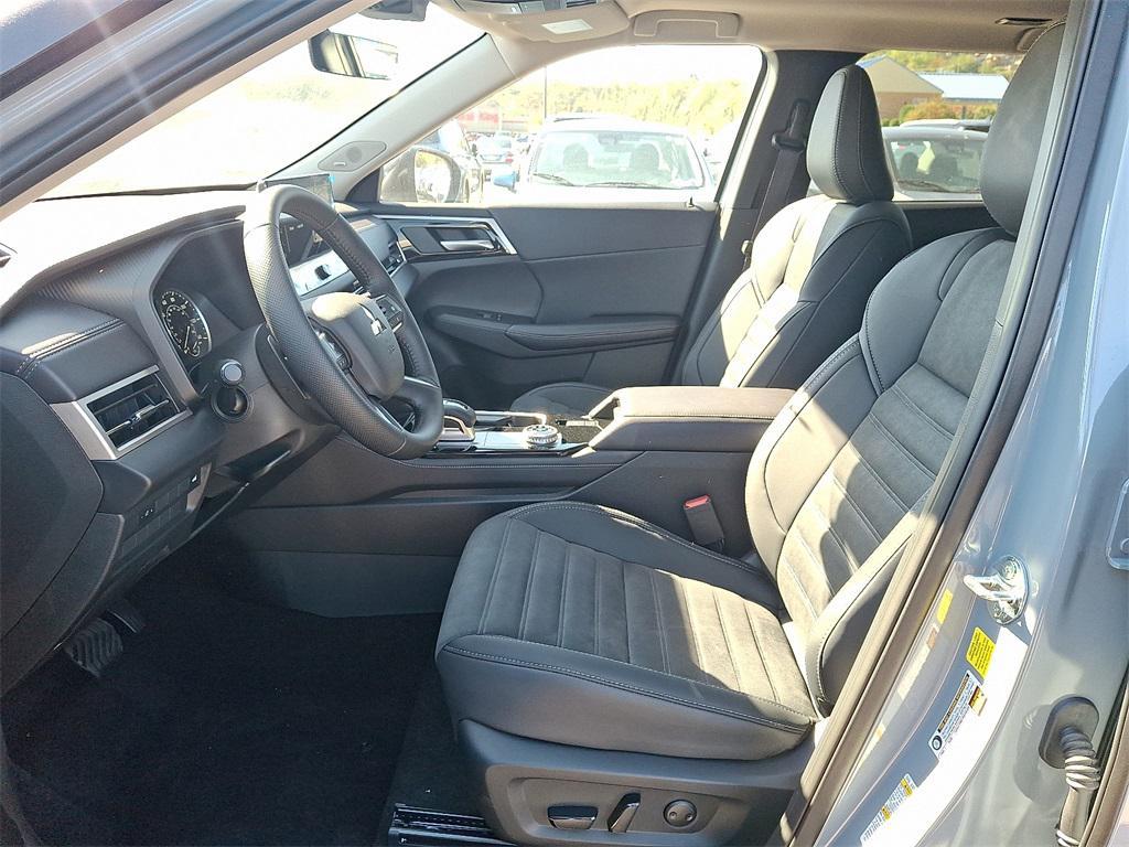 new 2025 Mitsubishi Outlander car, priced at $39,115