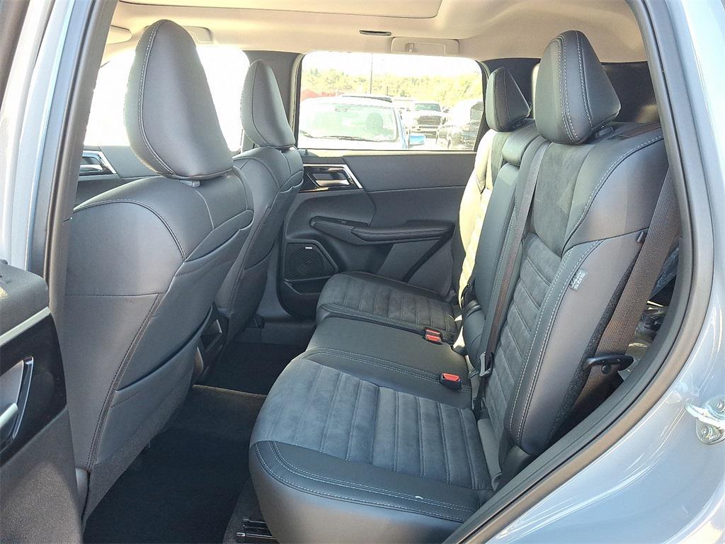 new 2025 Mitsubishi Outlander car, priced at $39,115