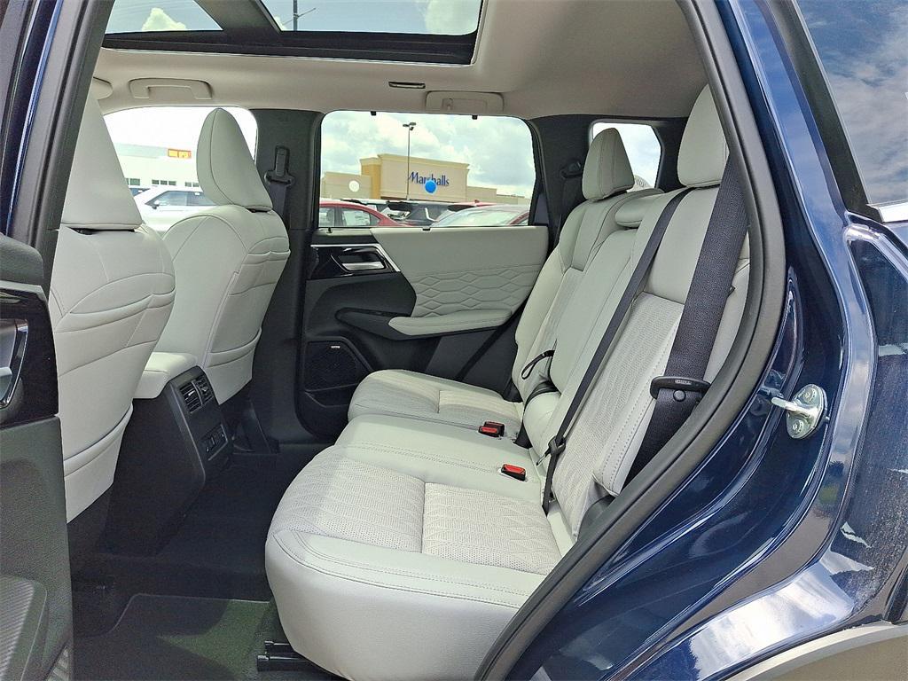 new 2025 Mitsubishi Outlander car, priced at $35,735