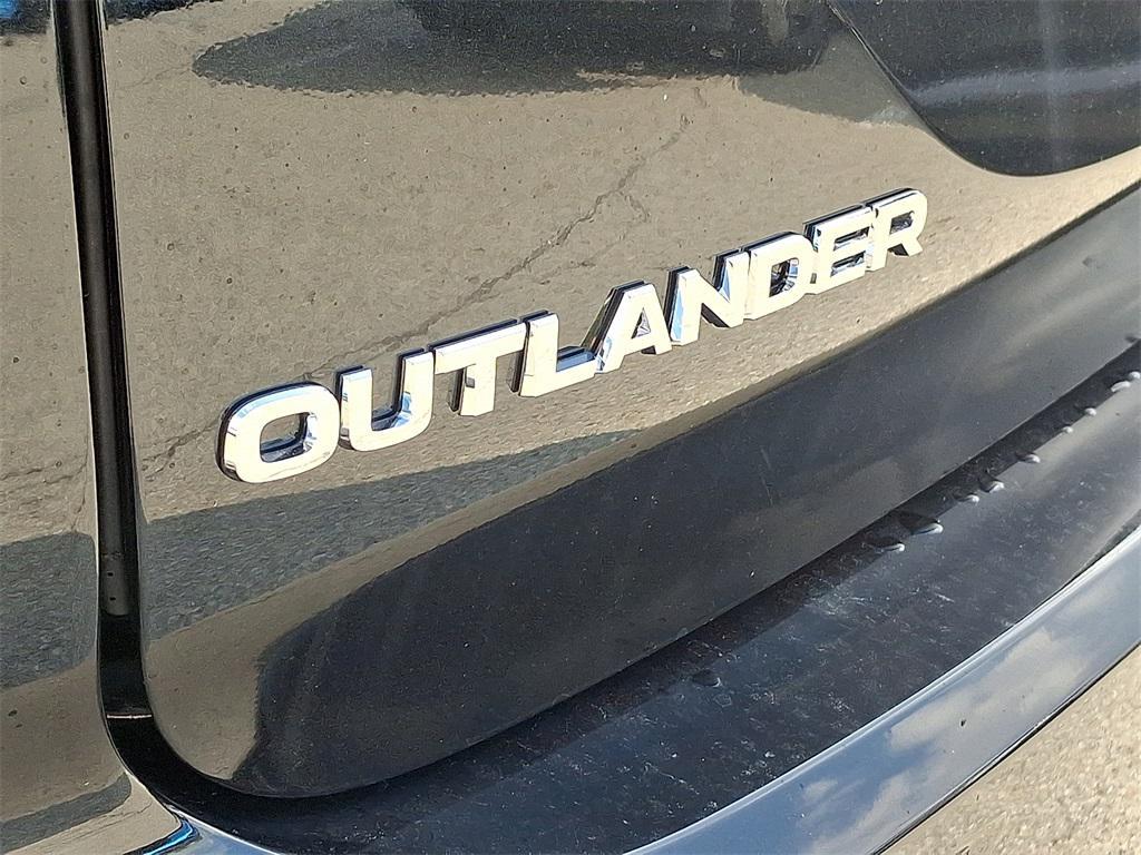 new 2025 Mitsubishi Outlander car, priced at $33,645