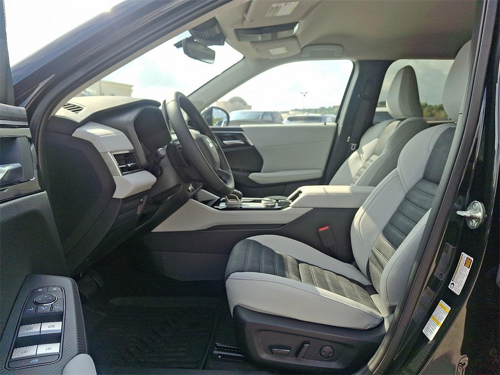 new 2025 Mitsubishi Outlander car, priced at $33,645