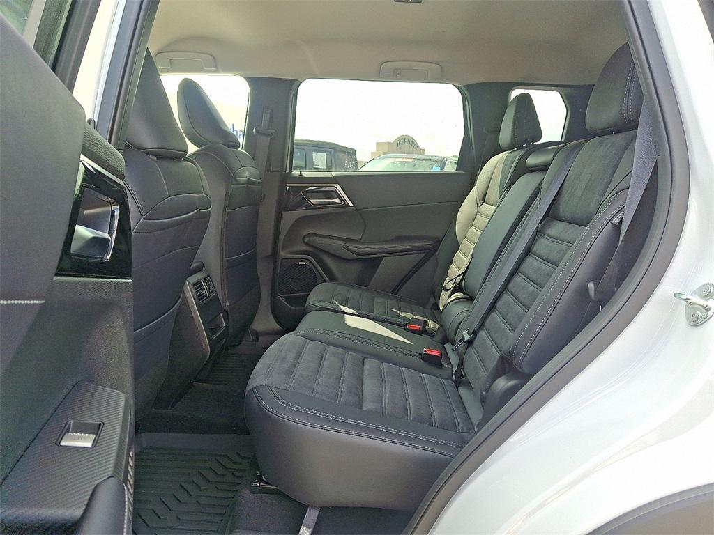 new 2025 Mitsubishi Outlander car, priced at $33,900