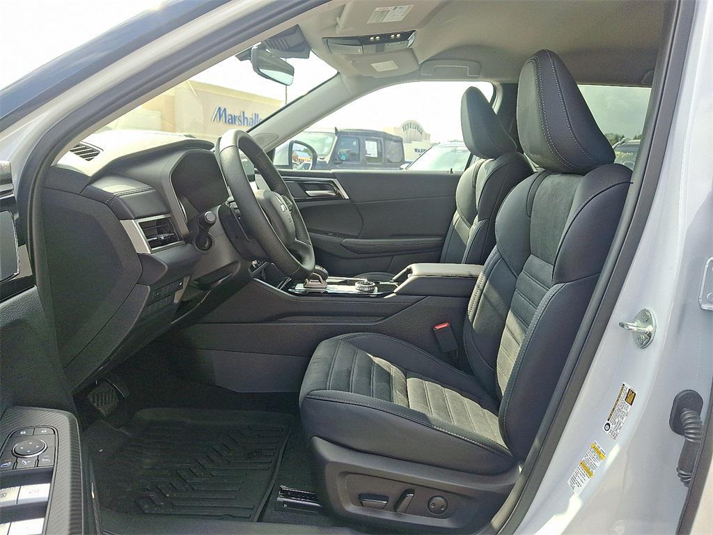 new 2025 Mitsubishi Outlander car, priced at $33,900