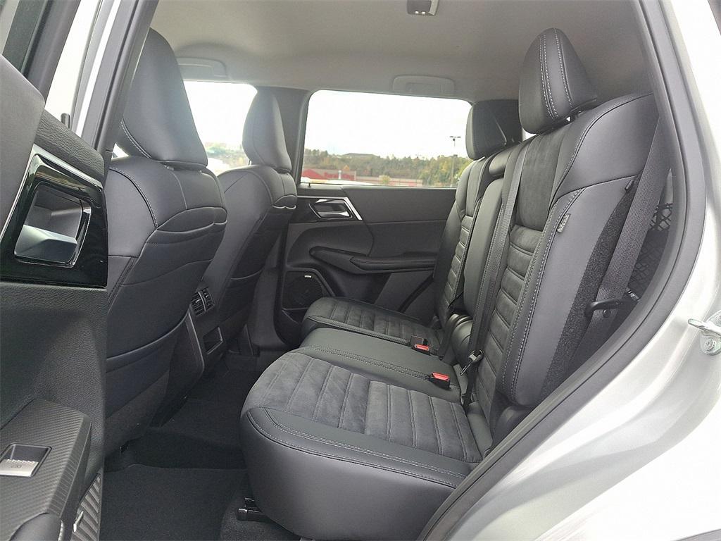 new 2025 Mitsubishi Outlander car, priced at $32,960