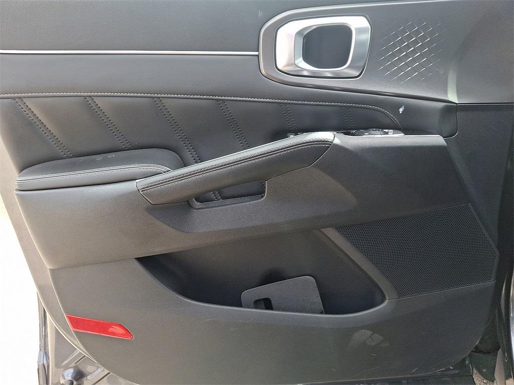 used 2022 Kia Sorento car, priced at $27,900