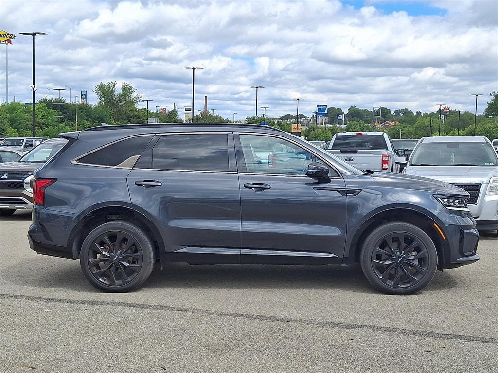 used 2022 Kia Sorento car, priced at $27,900