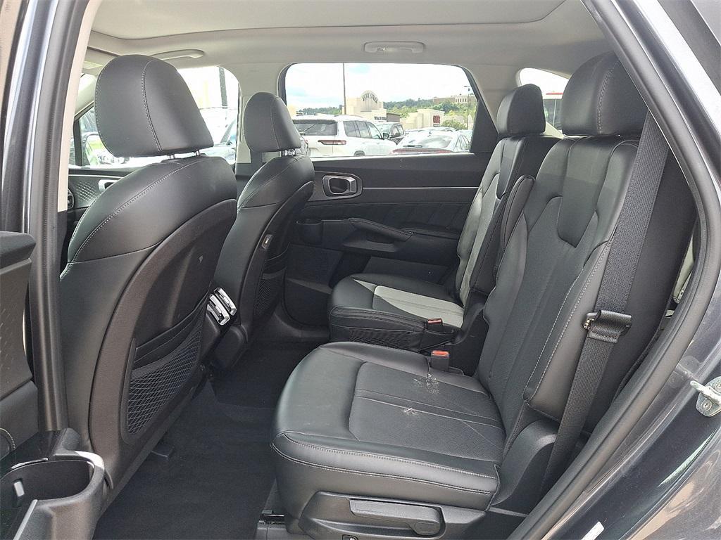 used 2022 Kia Sorento car, priced at $27,900