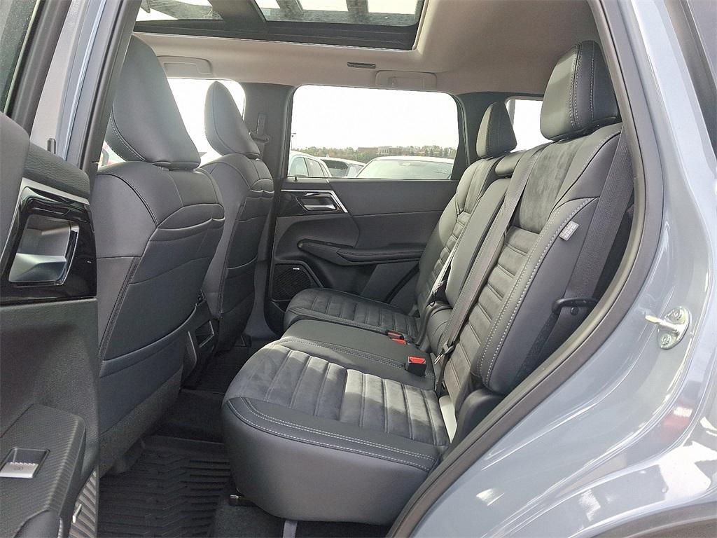 new 2025 Mitsubishi Outlander car, priced at $39,115