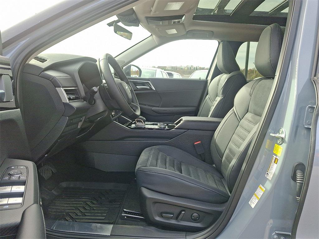 new 2025 Mitsubishi Outlander car, priced at $39,115