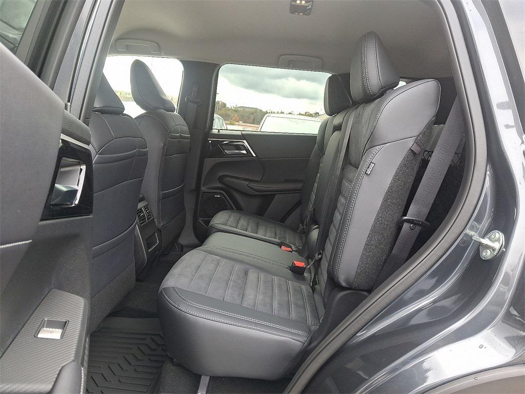 new 2025 Mitsubishi Outlander car, priced at $32,965