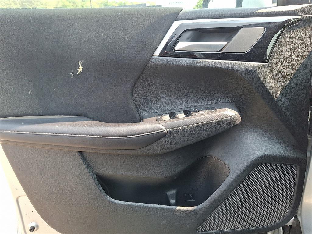 used 2024 Mitsubishi Outlander car, priced at $25,900