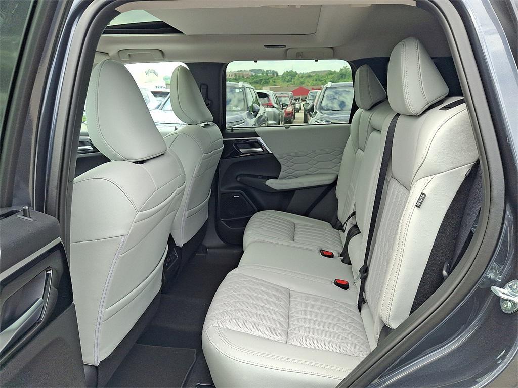 new 2025 Mitsubishi Outlander car, priced at $37,450