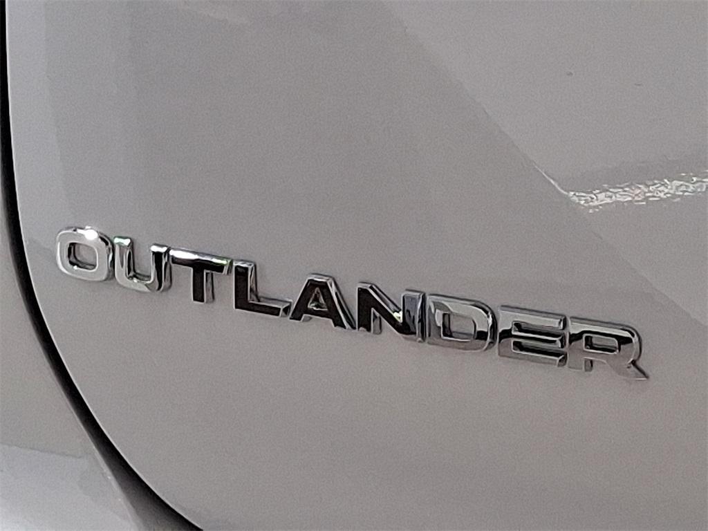 new 2025 Mitsubishi Outlander car, priced at $37,485