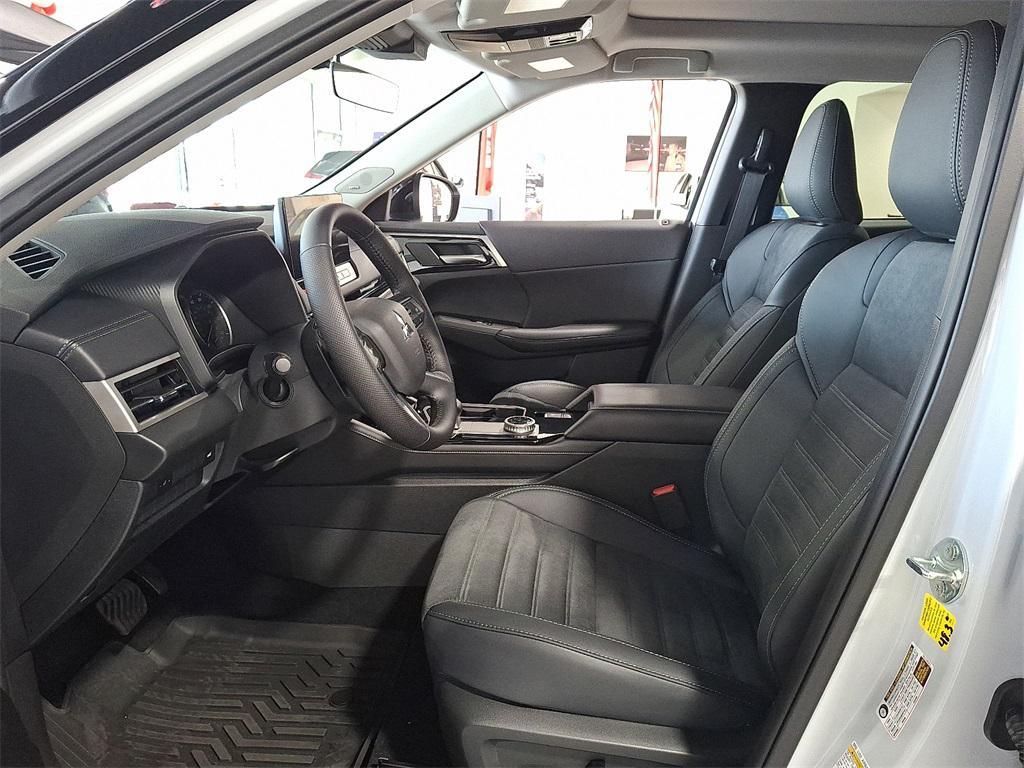 new 2025 Mitsubishi Outlander car, priced at $37,485