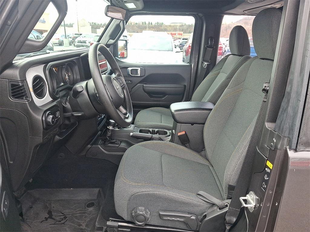 used 2025 Jeep Wrangler car, priced at $34,301