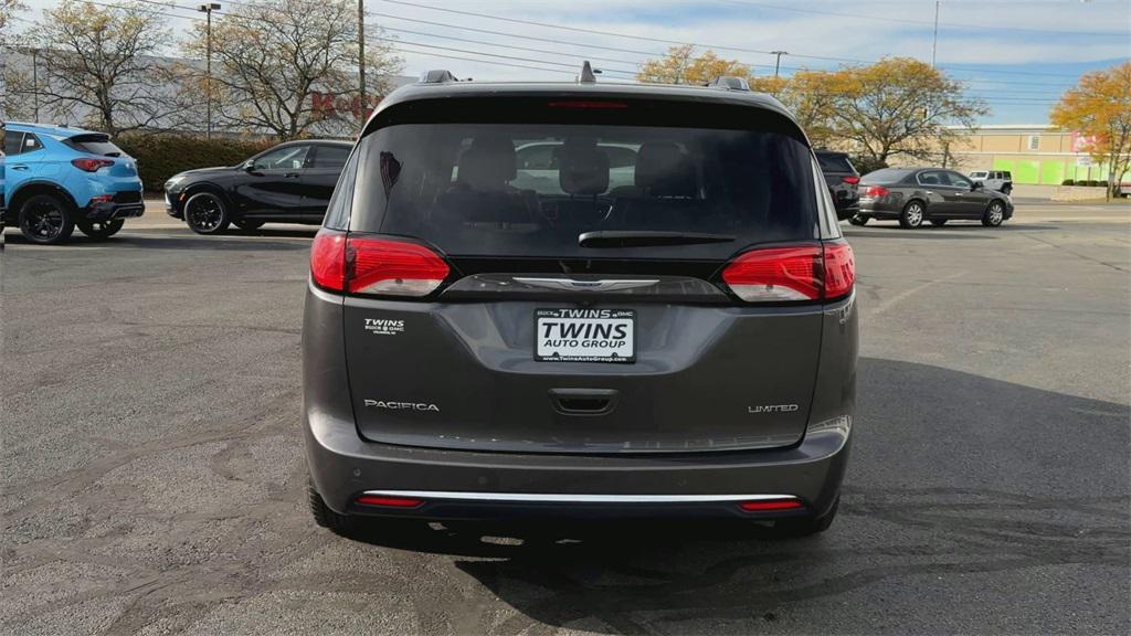 used 2018 Chrysler Pacifica car