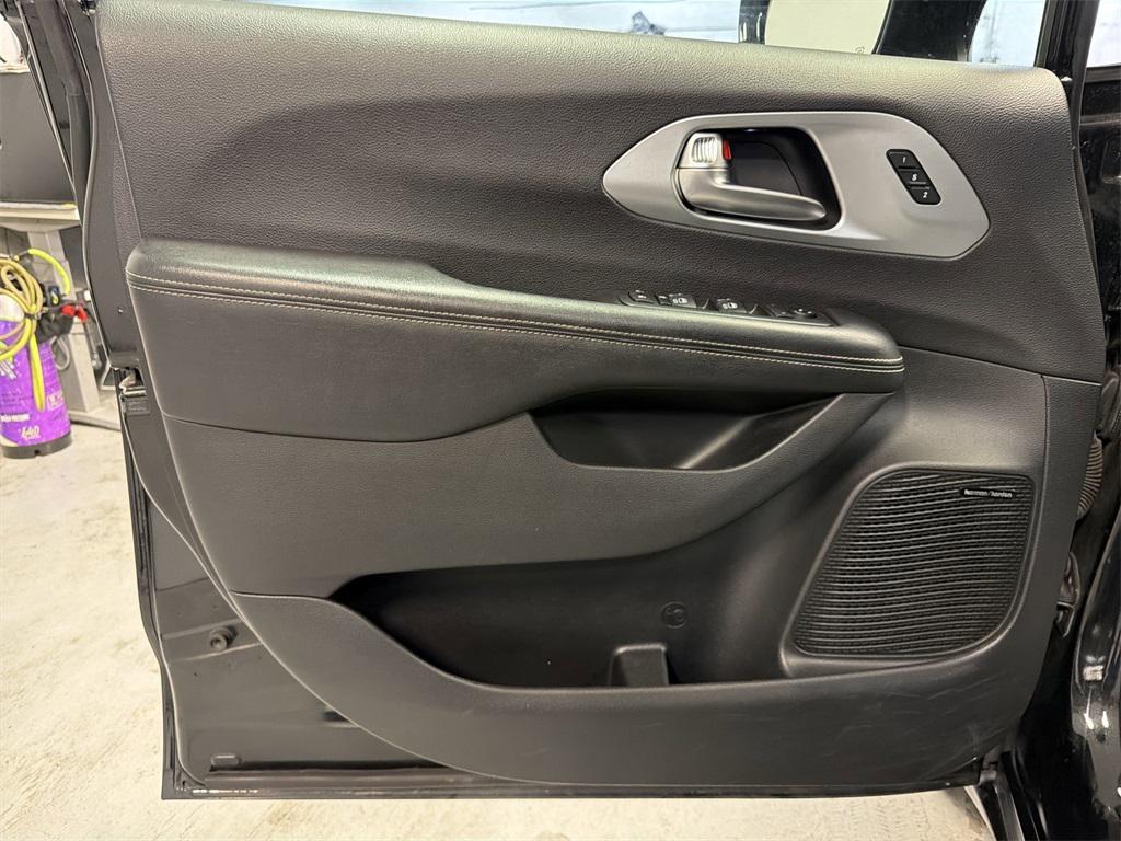 used 2020 Chrysler Pacifica car