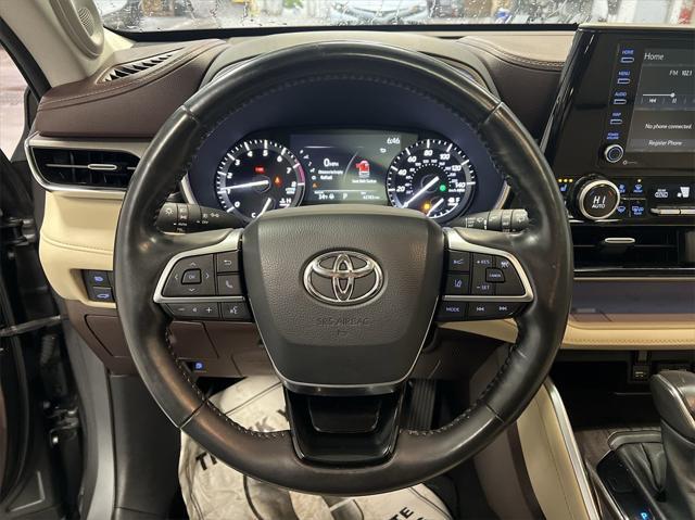 used 2020 Toyota Highlander car, priced at $30,991