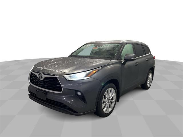 used 2020 Toyota Highlander car, priced at $30,991