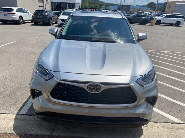 used 2021 Toyota Highlander car, priced at $33,998