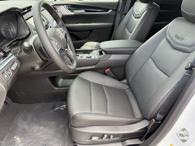 new 2025 Cadillac XT5 car, priced at $59,090