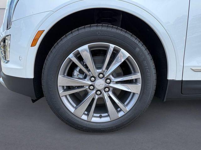 new 2025 Cadillac XT5 car, priced at $59,090