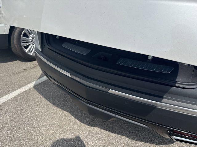 used 2021 Cadillac XT5 car, priced at $33,998
