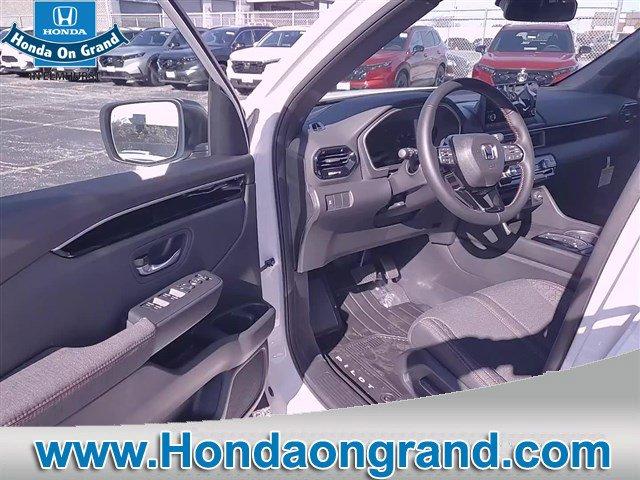 new 2025 Honda Pilot car, priced at $42,825