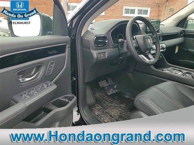 new 2025 Honda Pilot car, priced at $45,687