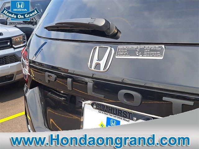 new 2025 Honda Pilot car, priced at $50,850