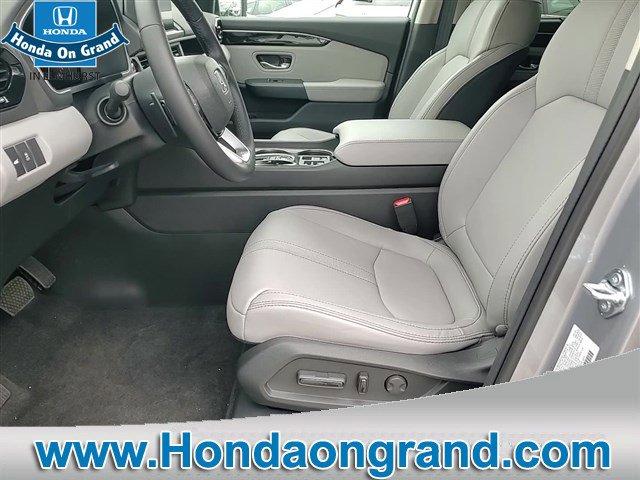 new 2025 Honda Pilot car, priced at $44,840