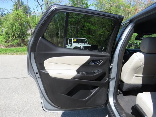 used 2023 Chevrolet Traverse car, priced at $28,153