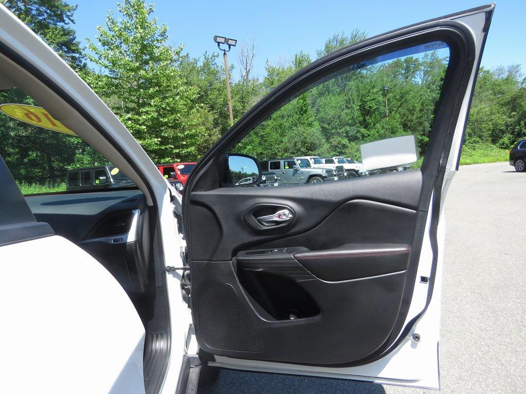 used 2016 Jeep Cherokee car, priced at $14,212