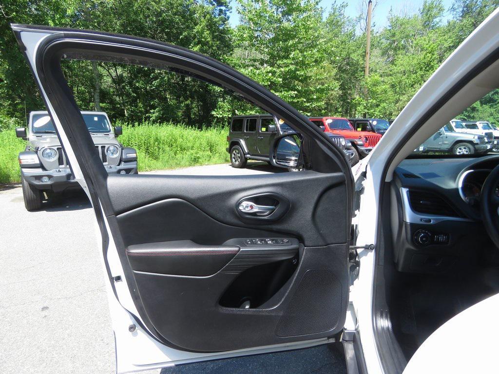 used 2016 Jeep Cherokee car, priced at $14,212
