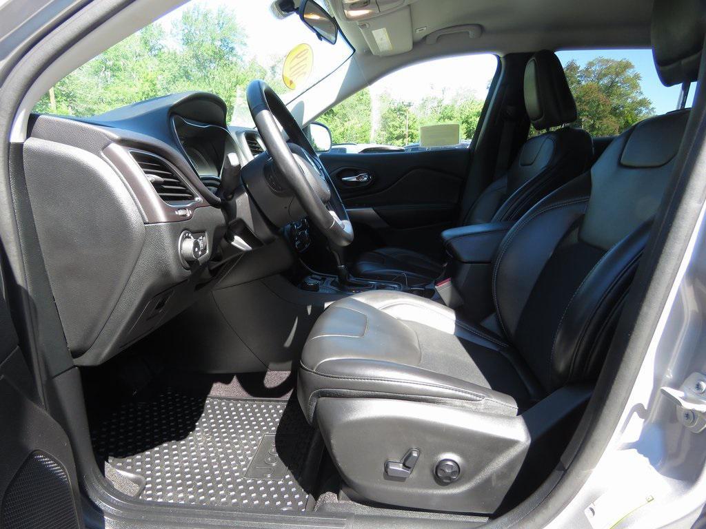 used 2019 Jeep Cherokee car, priced at $13,874