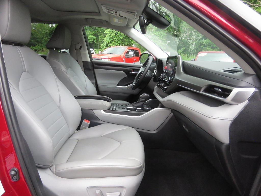 used 2020 Toyota Highlander car, priced at $28,522