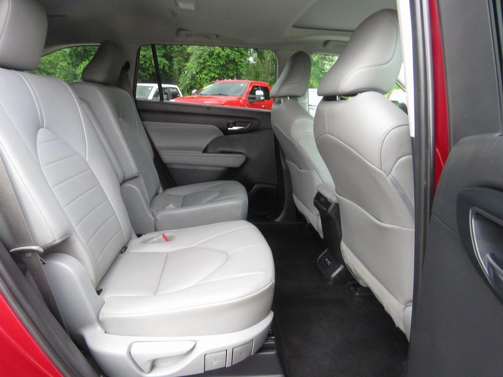 used 2020 Toyota Highlander car, priced at $28,522