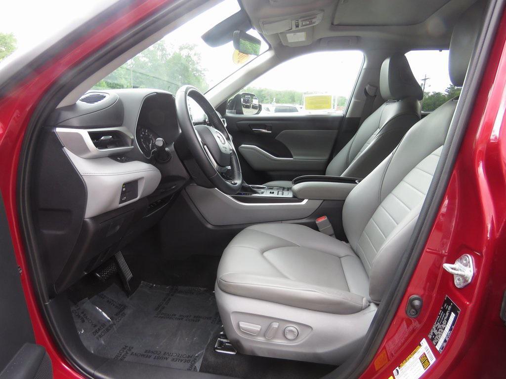 used 2020 Toyota Highlander car, priced at $28,522